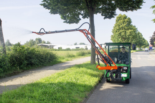 FS-3000-Watering-Arm-with-Powerjet-nozzle-watering-side-plantings-2.jpg