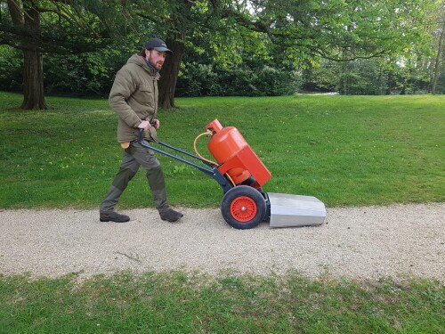HOAF-Weedair-50i-on-a-gravel-footpath.jpg