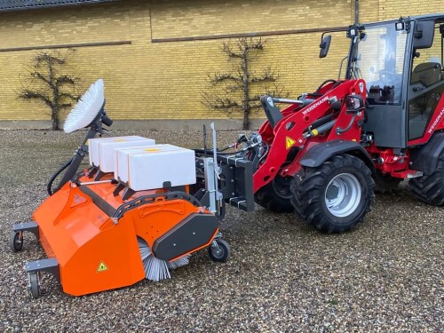 fkm-60-225-ON-PIVOT-STEER.jpg